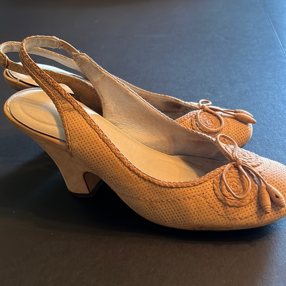 Anthropologie camel nubuck leather sling back, wedge heel 40s style pumps-GUC